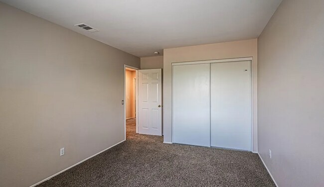 Building Photo - Gorgeous Four Bedroom Three Bathroom Home in Winchester