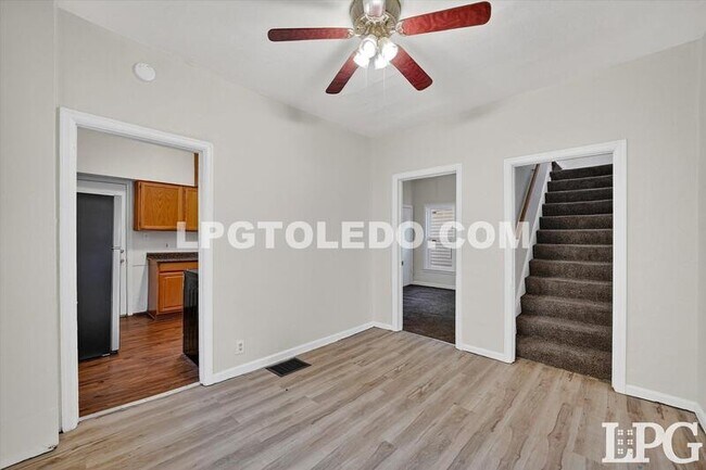 Building Photo - 1434 Kedron St