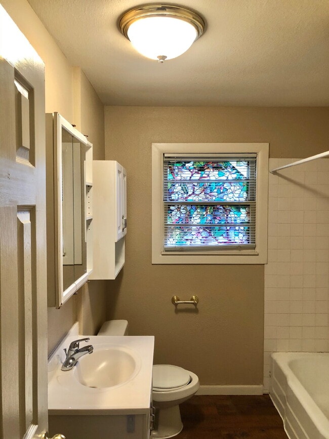 Building Photo - Cozy Three Bedroom - Maxey Park