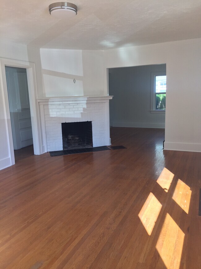 Living Room - 2351 SE 51st Ave