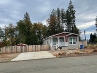 Building Photo - Newer Manufactured home, 3 bed 2 bath, Lower Magalia