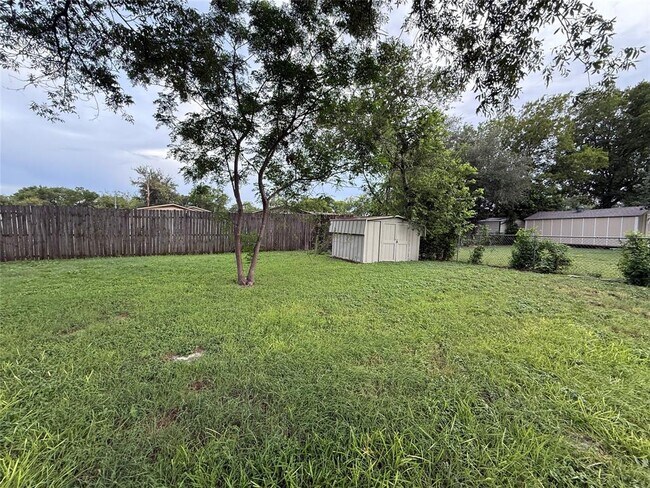 Building Photo - 6307 Huntleigh Way