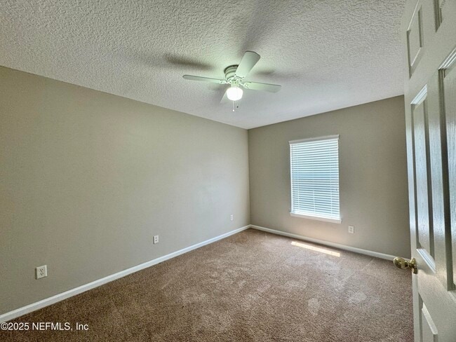 Building Photo - 450 Sherwood Oaks Dr