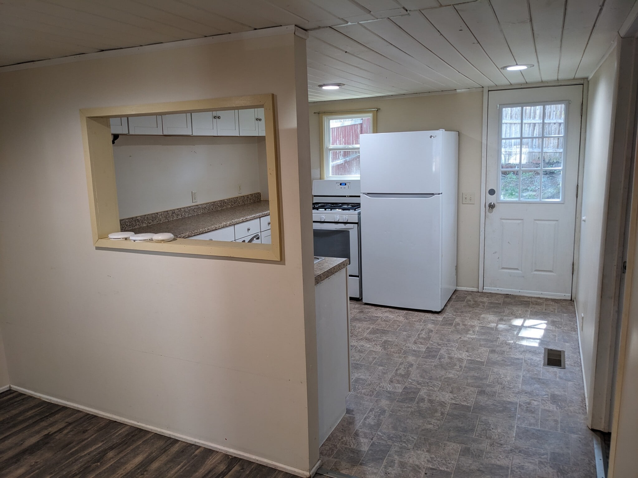 Building Photo - 102 Catherine St