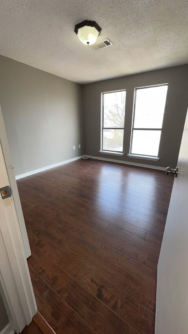 Building Photo - Reservoir living with utilities included for $2200!!