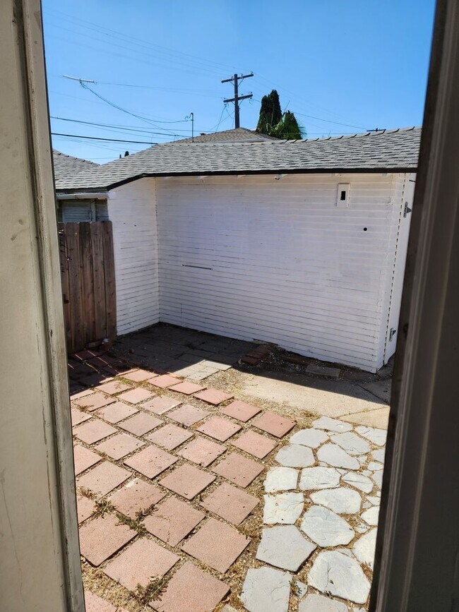 Building Photo - 4475