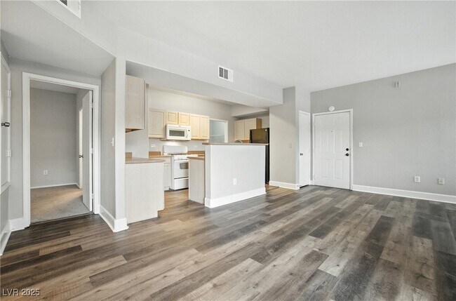 Building Photo - 8250 N Grand Canyon Dr