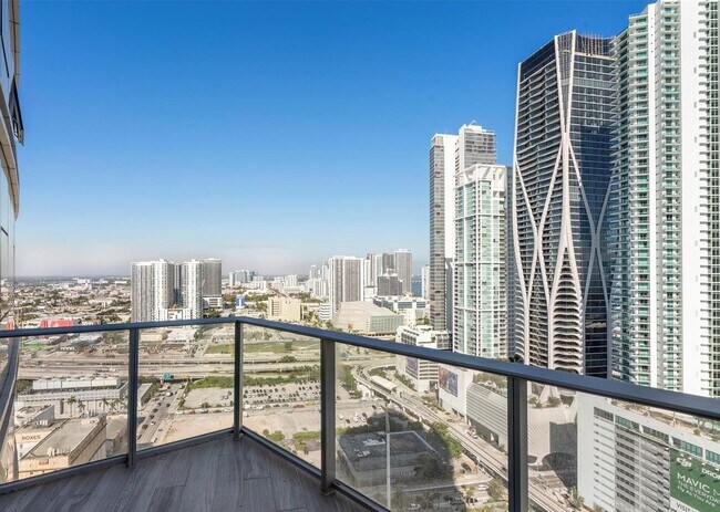 Building Photo - 851 NE 1st Ave