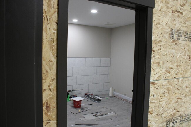 Building Photo - 61A W 465 N