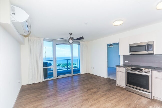 Building Photo - Priced Low to Sell!! Top floor with floor to ceiling windows to enhance the spectacular ocean
