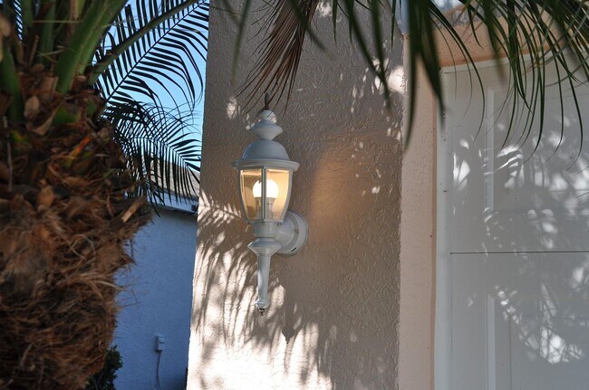 All lighting in home is LED. - 5009 46th St W