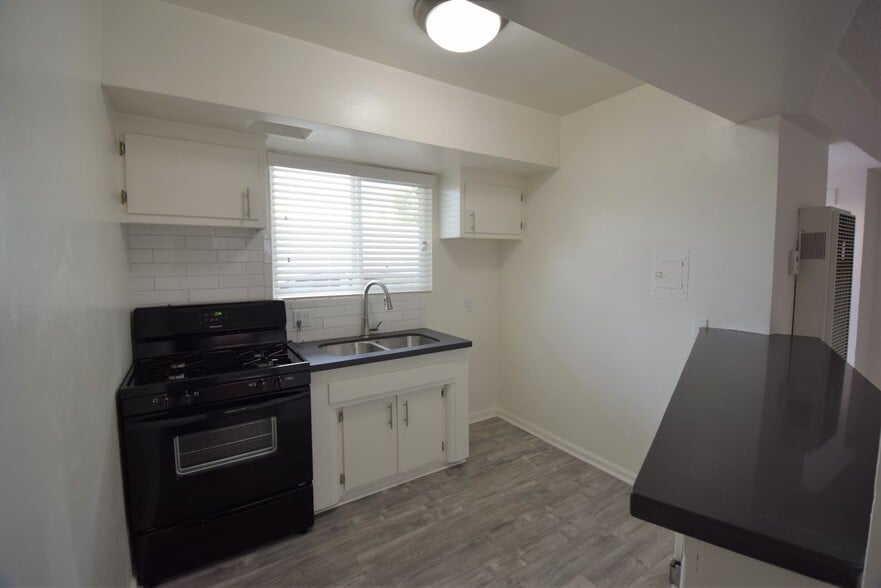 Building Photo - 5939 Cedros Ave
