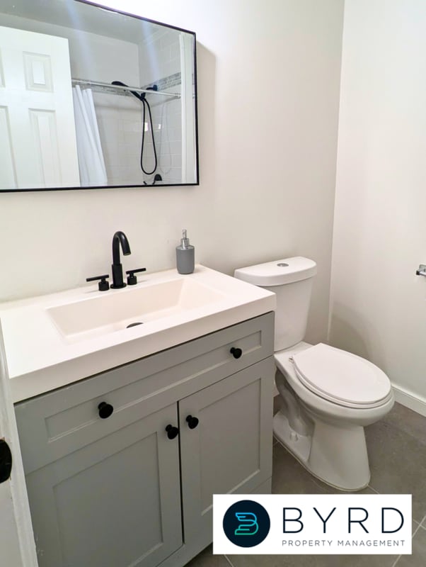 Building Photo - 5006 Glen Tara Dr