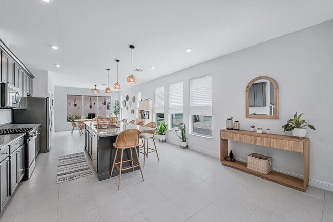 Building Photo - 930 SW Pr Ave