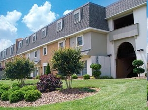 The Courtyard Apartments - Courtyard on Main