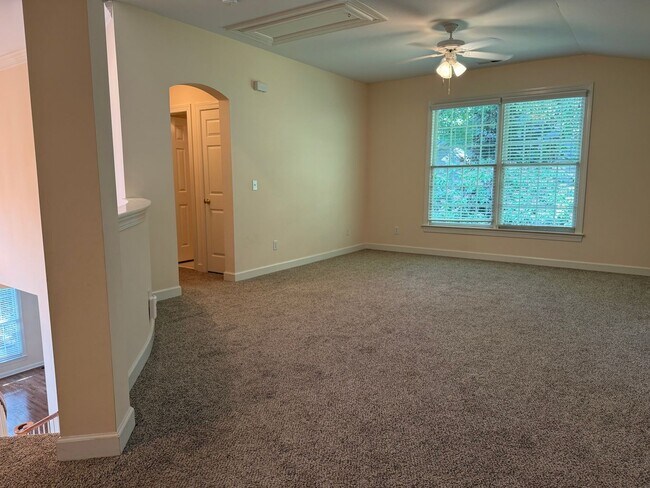 Building Photo - Stunning, Elegant Residence in Chapel Hill...