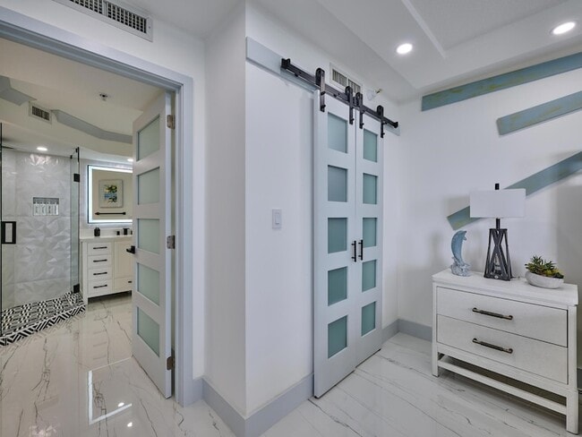 Building Photo - 5051 N Hwy A1A