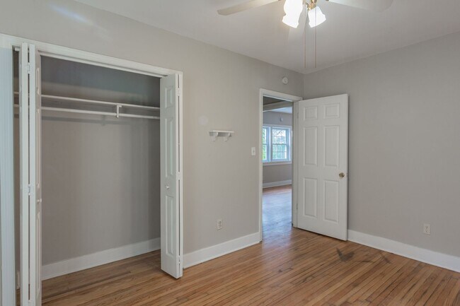 Building Photo - 3 bedroom Signal Mountain Charmer!