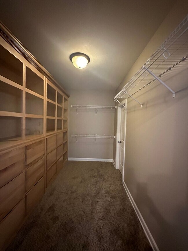 Building Photo - Shell Landing East!!! FRESH PAINT!!! NEW FLOORING!!!