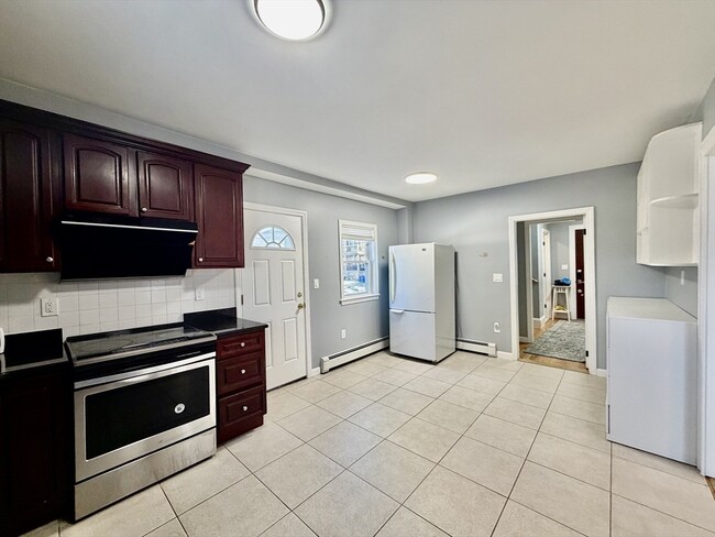 Building Photo - 305 Safford St