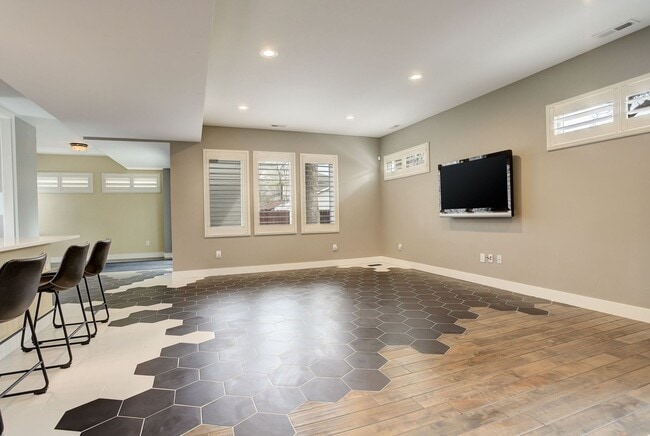Building Photo - 4 Bedroom 3 Bath With Tons of Character Ne...