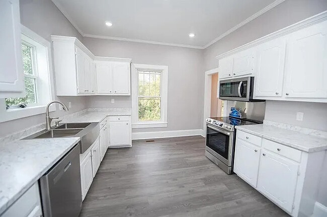 Building Photo - 3 Bedroom 2.5 Bathroom