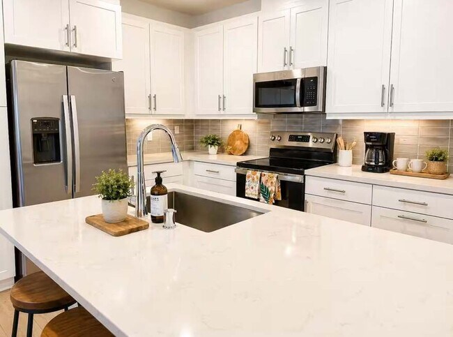 Building Photo - 12967 Paradiso Dr