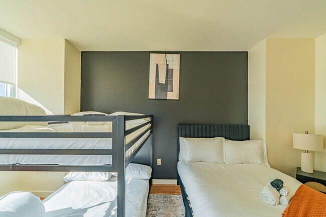 Building Photo - 44 W Monroe St