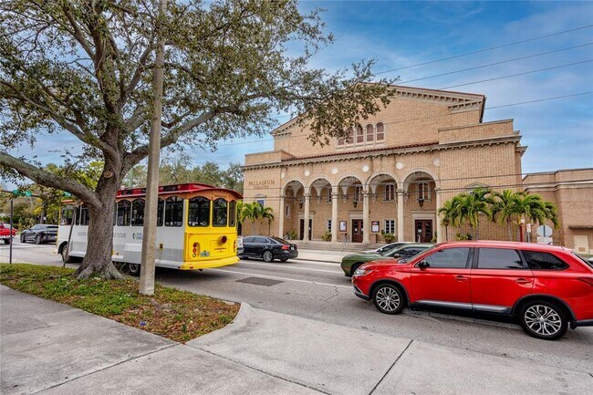 Building Photo - 555 3rd St N