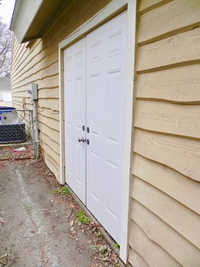 Building Photo - 4248 S Cincinnati Ave