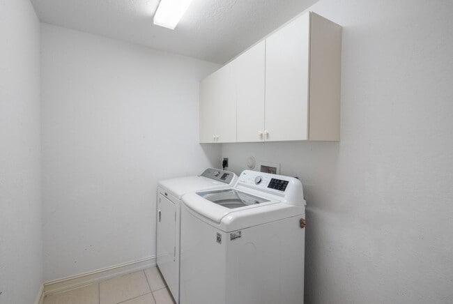Building Photo - 8273 Emerald Winds Cir