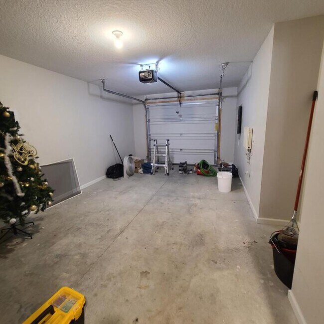 Building Photo - 2503 S Hanna St