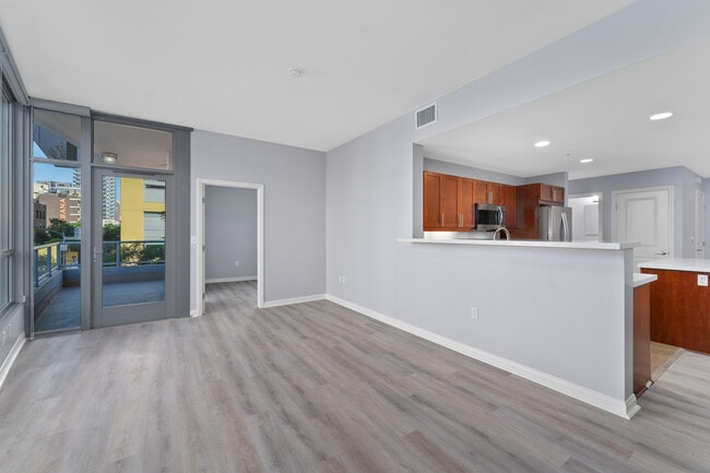 Building Photo - 253 Tenth Ave