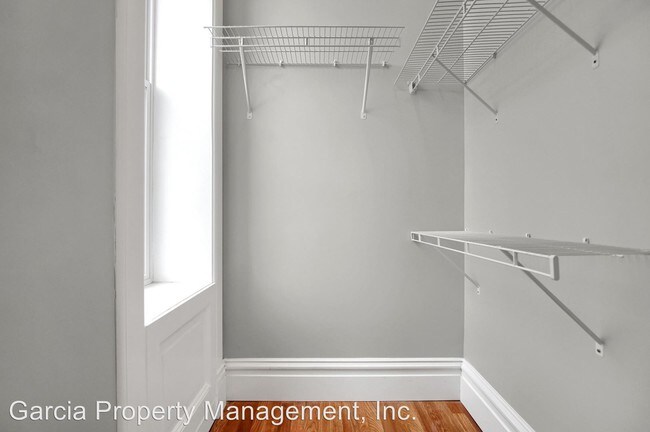 Building Photo - 900-902 Barton St