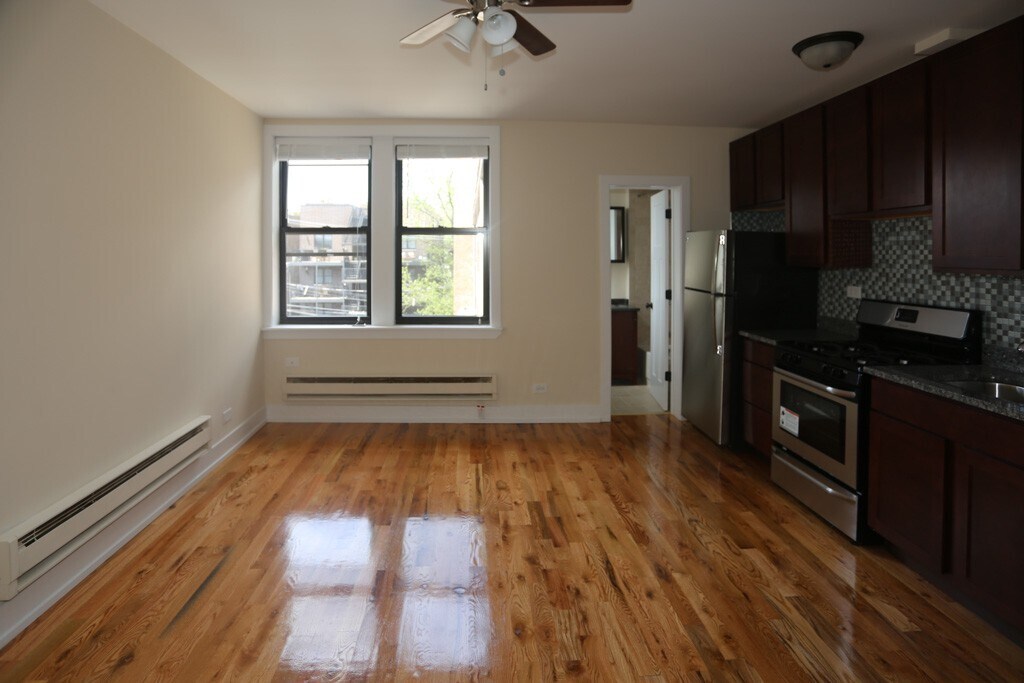Building Photo - 858 W Diversey Pky