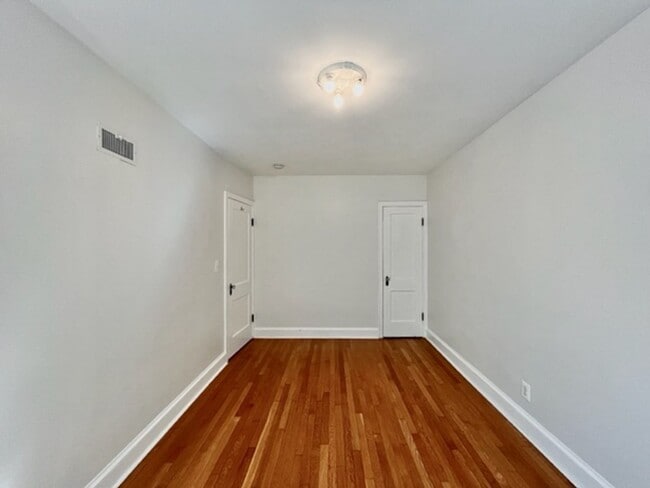 Building Photo - Great 4 BR 3 BA townhouse in great quiet s...