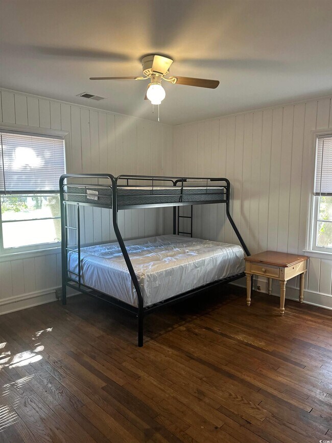 Building Photo - 519 32nd Ave N