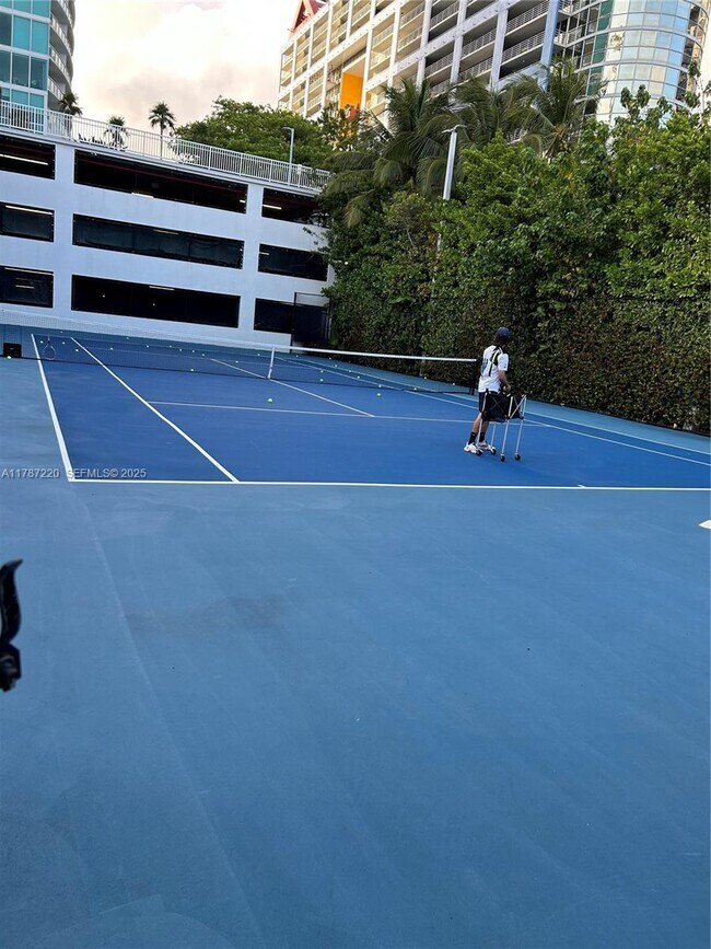 Building Photo - 2101 Brickell Ave