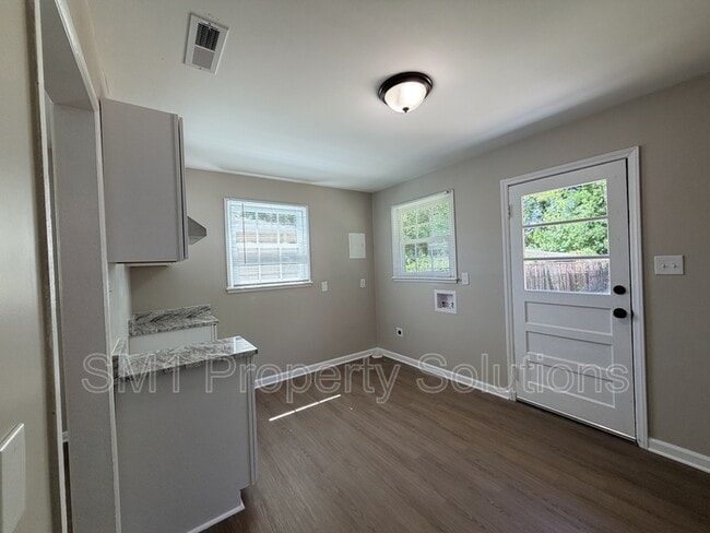 Building Photo - 1910 Britton St