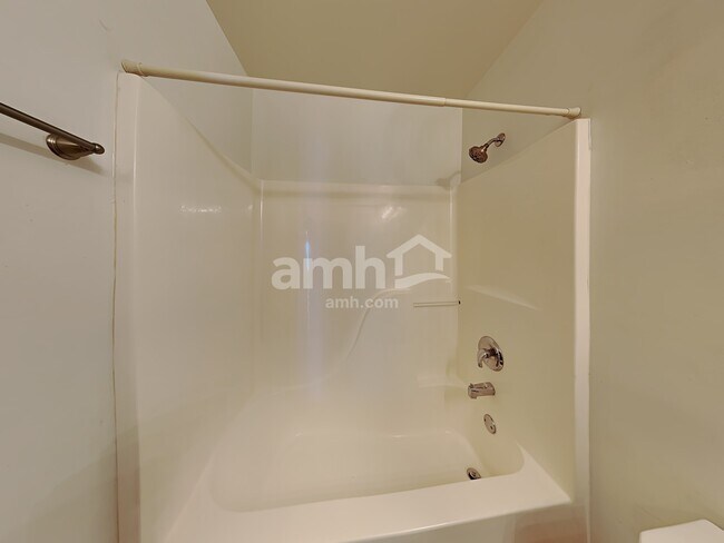 Building Photo - 1708 Lake Pointe Ct