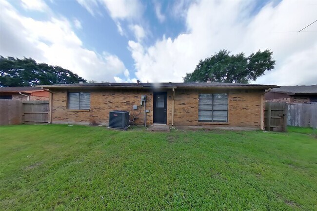 Building Photo - 5030 Ridgecreek Dr