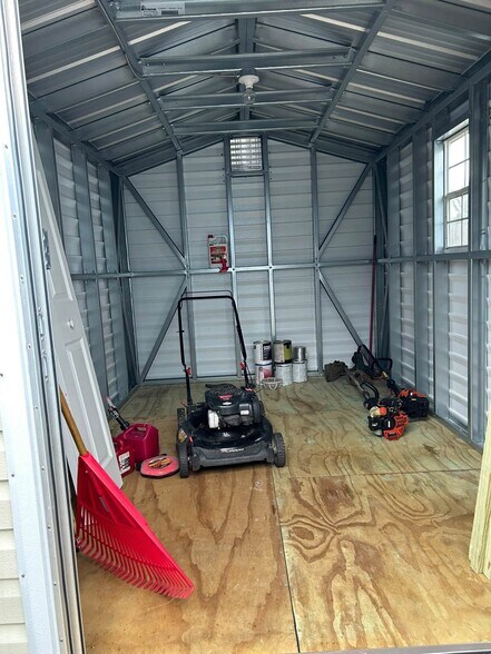 Lots of space to store all those little “extras” - 7669 SE James St