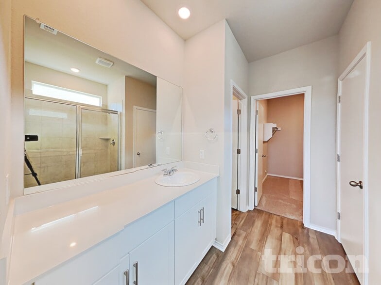 Building Photo - 5100 Saddle Clb Dr