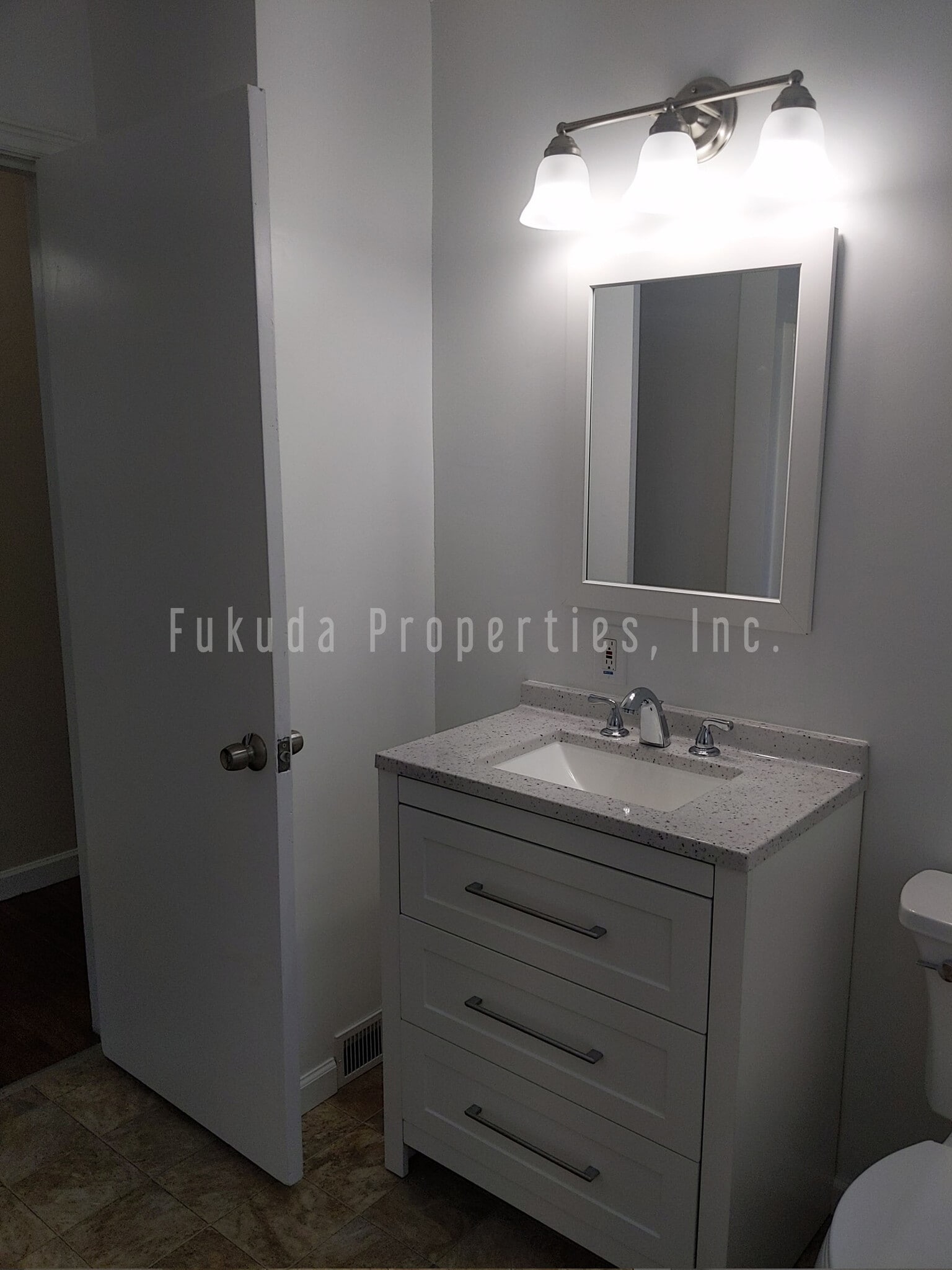 Bathroom vanity - 2490 Forest Ave