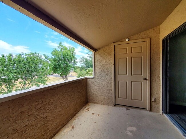 Building Photo - **MOVE IN SPECIAL***HALF OFF FIRST MONTHS RENT. UPSTAIRS 2 BEDROOM CONDO OVERLOOKING GREENBELT