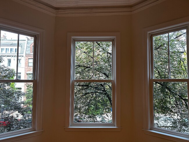 Building Photo - 329 Beacon St
