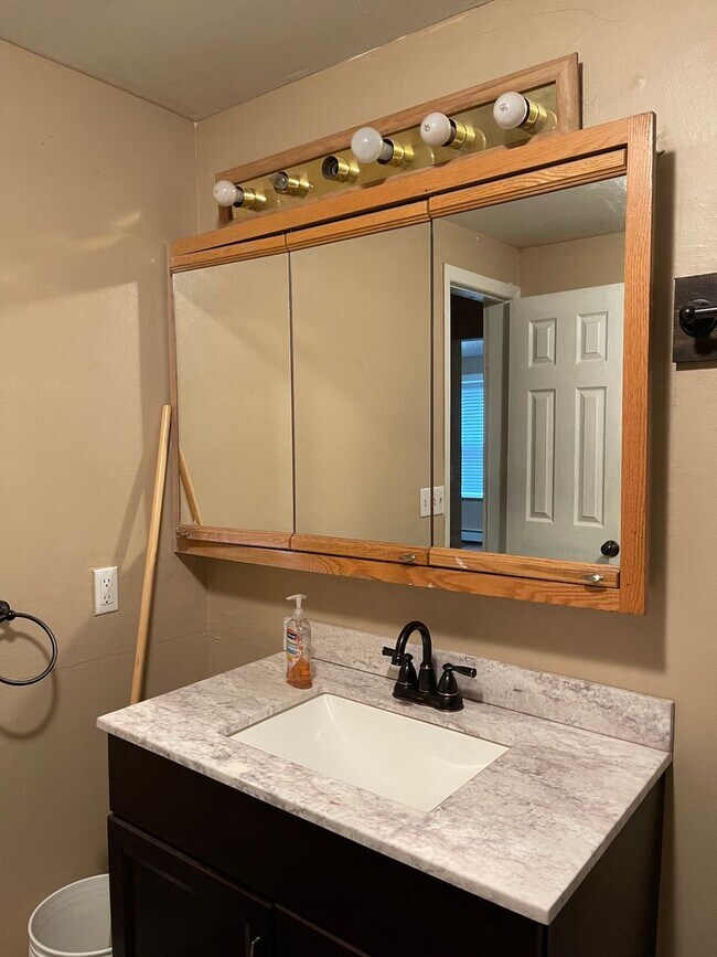 Building Photo - 2 bedroom 1 bath in Canon City