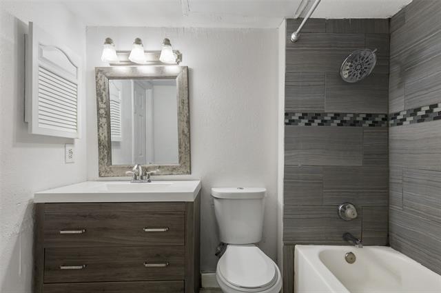 Building Photo - 2312 Balsam Dr
