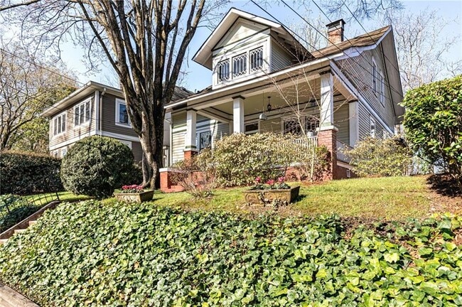 Building Photo - 846 Monroe Dr NE