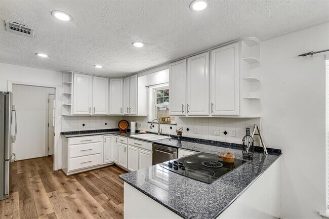 Building Photo - 14919 Parkville Dr
